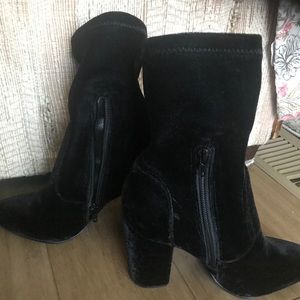 Suede Black boots
